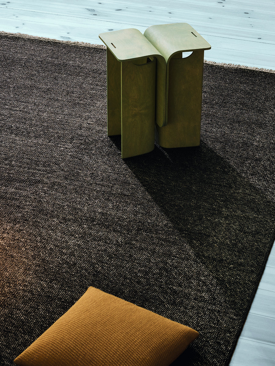 Yield Naturally Coloured Fringes Teppich, 0191 von Kvadrat - 2 - Jacobsen Plus