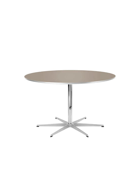 Piet Hein A825 Esstisch, Ø120 cm von Fritz Hansen - Brown Ottawa m. Alukant (Sonderfarbe) - Jacobsen Plus