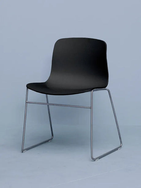 About a Chair AAC08 von HAY - Weiß / Schwarz pulverbeschichteter Stahl - Jacobsen Plus