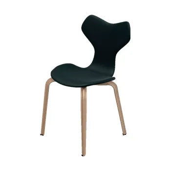 4130 Grand Prix med træben af Arne Jacobsen