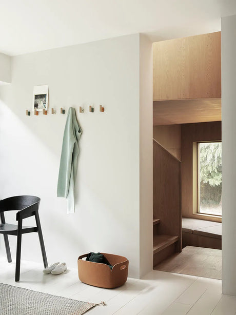 Attach Coat Hooks, 2 Stk. von Muuto - Aluminium - Eiche - Jacobsen Plus