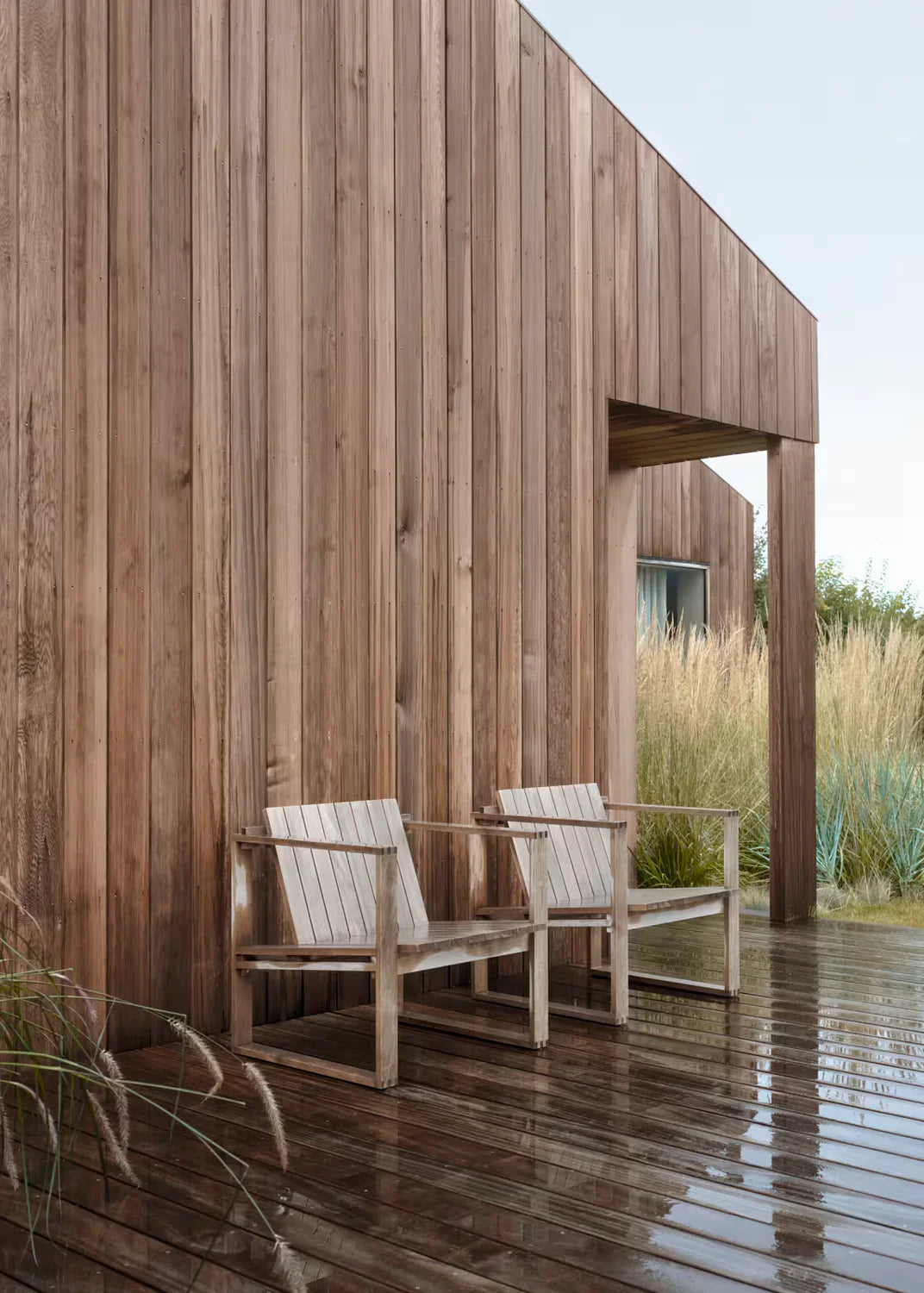Bodil Kjær Outdoor Lounge-Set in Teak mit 1 Sidebord und 2 Lounge-Sesseln inkl. Kissen von Carl Hansen & Søn - 2 - Jacobsen Plus