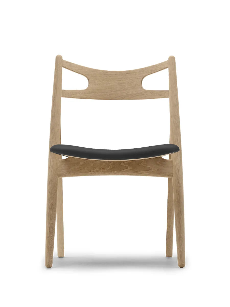CH29 Sägebockstuhl in Eiche von Hans J. Wegner - 1 - Jacobsen Plus