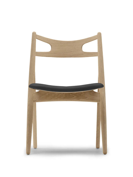 CH29 Sägebockstuhl in Eiche von Hans J. Wegner - 1 - Jacobsen Plus