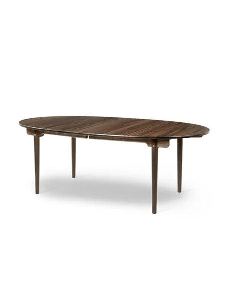 CH338 Esstisch von Carl Hansen & Søn - Walnuss / Oli / Auszug für 2 Platten inkl. 1 Holzstützbein in Schwarz - Jacobsen Plus