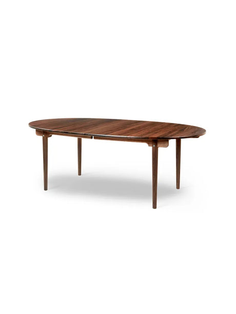 CH338 Esstisch von Carl Hansen & Søn - Walnuss / Lack / Auszug für 2 Platten inkl. 1 Holzstützbein in Schwarz - Jacobsen Plus