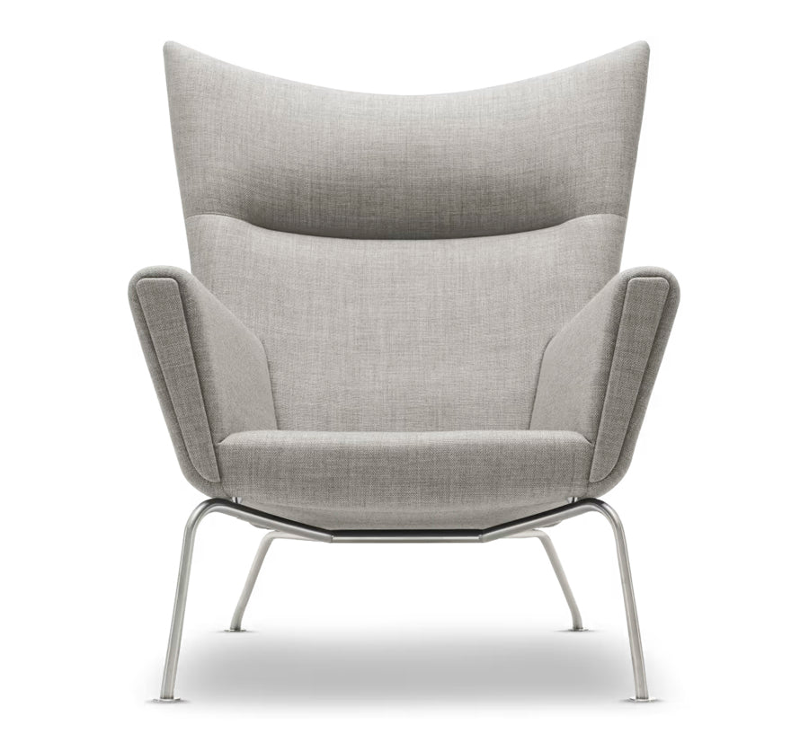 CH445 Wing Chair von Hans J. Wegner - Textil: Mood 1101 - Jacobsen Plus