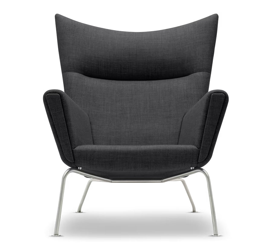 CH445 Wing Chair von Hans J. Wegner - Textil: Mood 2101 - Jacobsen Plus