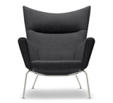 CH445 Wing Chair von Hans J. Wegner - Textil: Mood 2101 - Jacobsen Plus