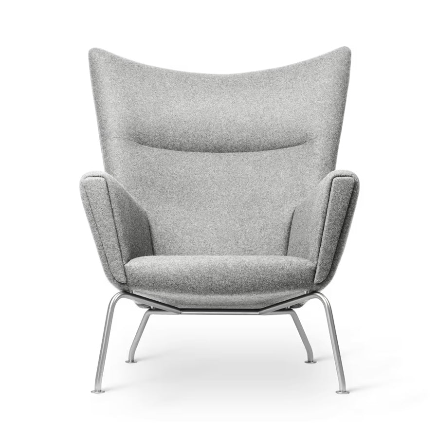 CH445 Wing Chair von Hans J. Wegner - Textil: Divina Melange 120 - Jacobsen Plus