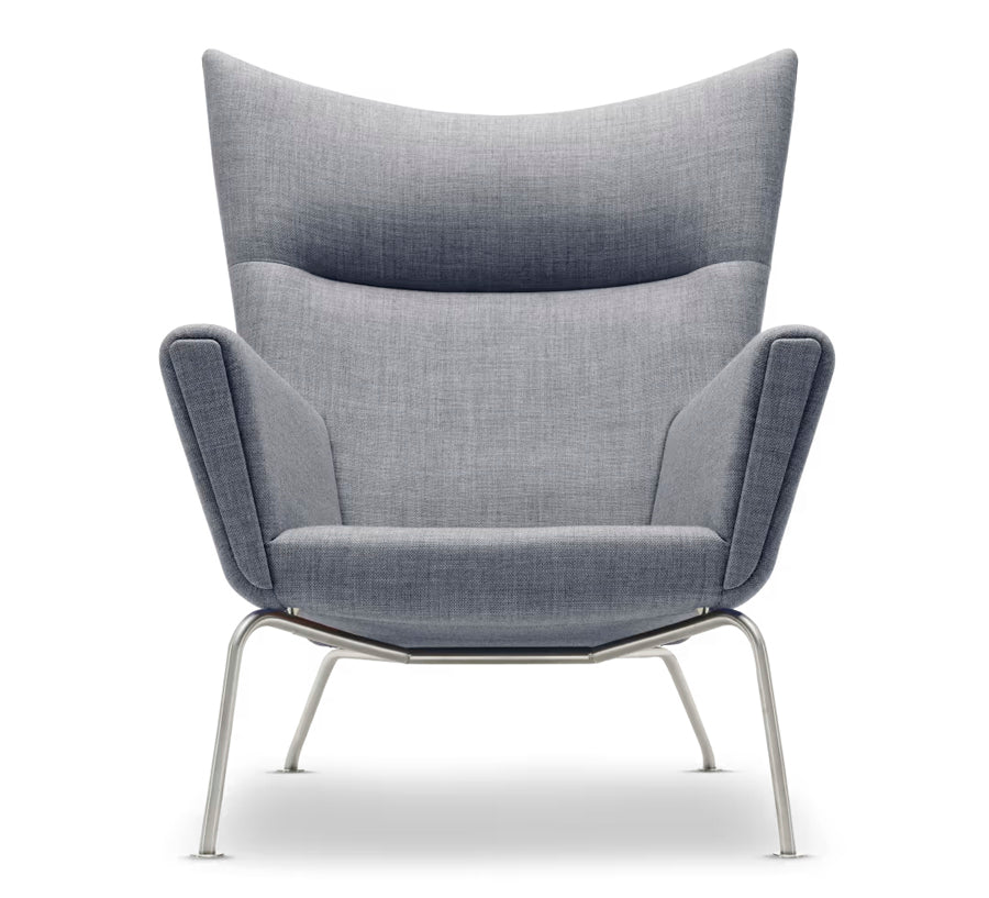 CH445 Wing Chair von Hans J. Wegner - Textil: Fiord 151 - Jacobsen Plus