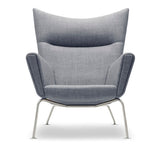 CH445 Wing Chair von Hans J. Wegner - Textil: Fiord 151 - Jacobsen Plus
