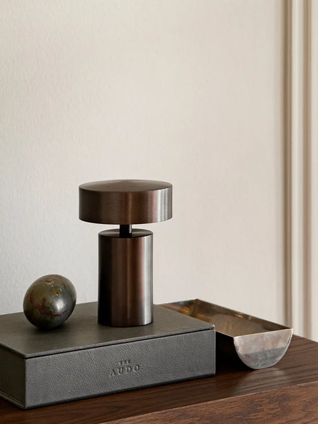 Column Portable Lampe, Bronze von Audo Copenhagen - 3 - Jacobsen Plus