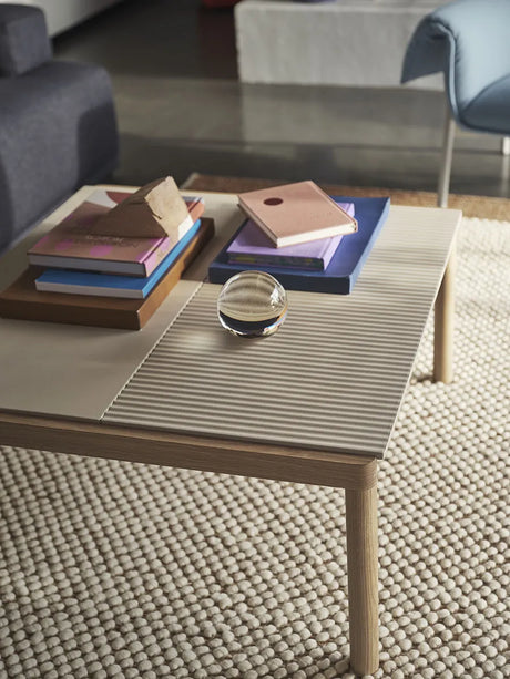 Couple Couchtisch, 80 x 84 cm von Muuto - Pale Blue - dunkel geölte Eiche / Plain - Jacobsen Plus
