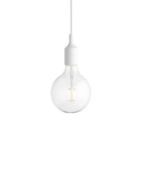 E27 Pendant Lamp fra Muuto - White - Jacobsen Plus