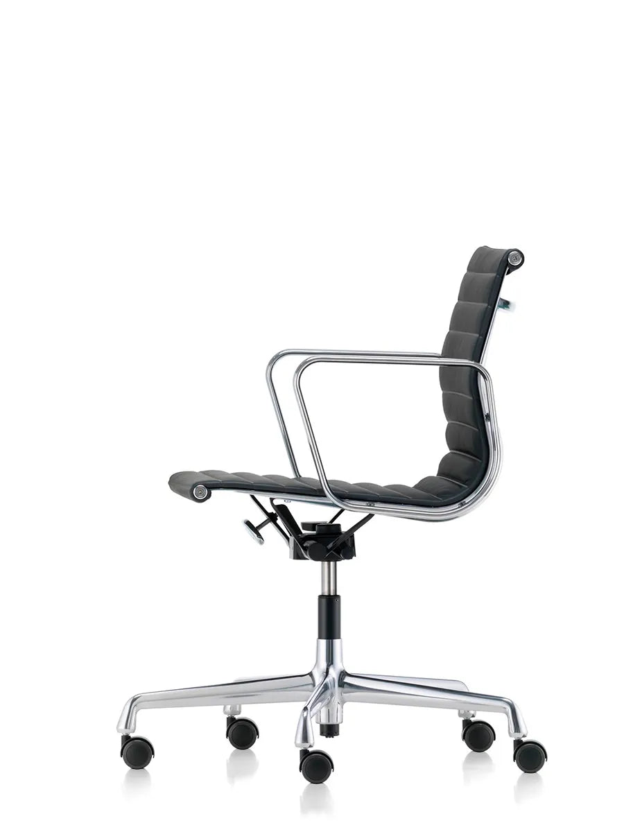 Aluminium Chair EA 117 Kontorstol, sort læder fra Vitra - 6 - Jacobsen Plus