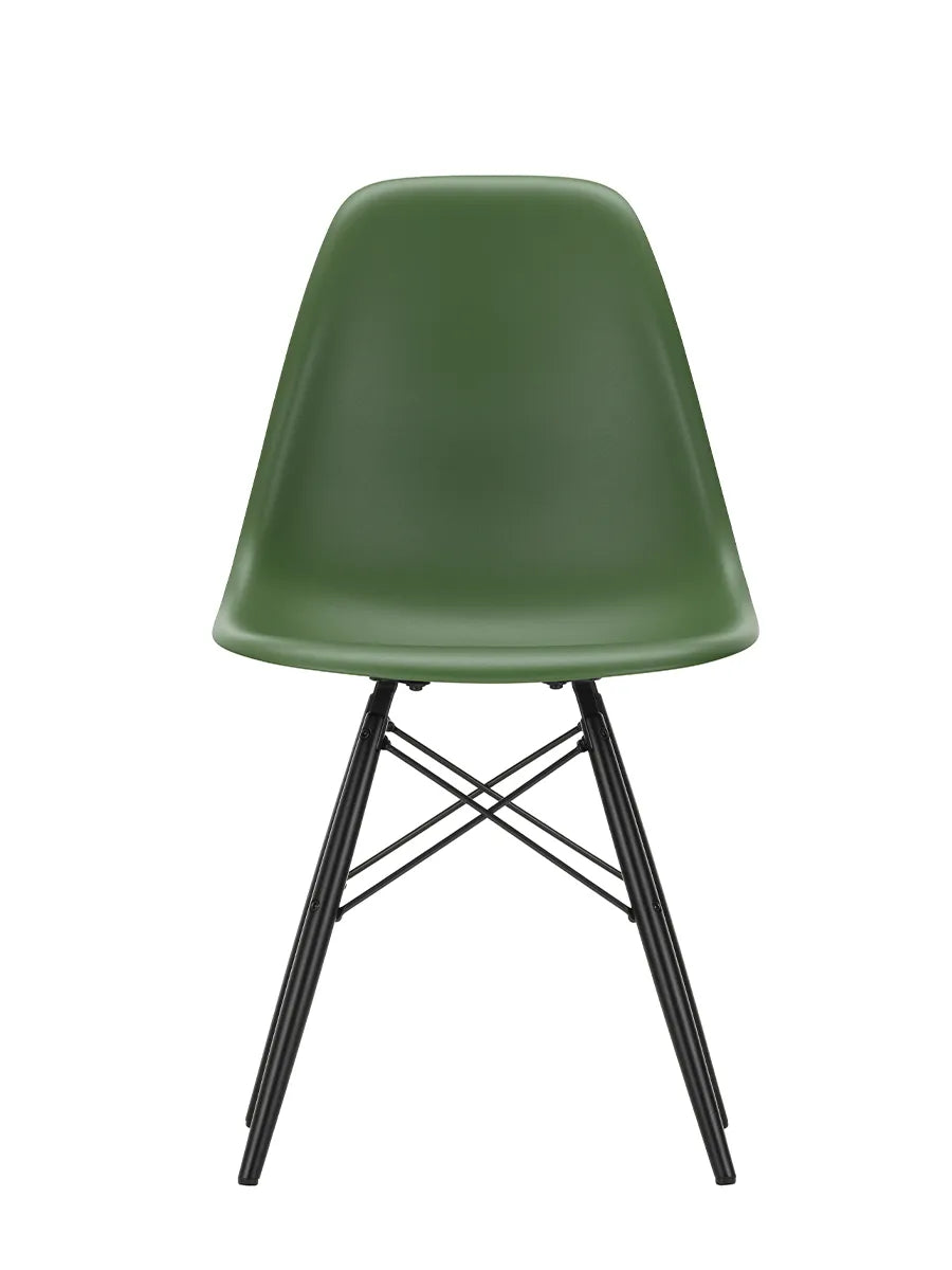 Eames Plastic Side Chair DSW, schwarz lackiertem Ahorn von Vitra - 1 - Jacobsen Plus