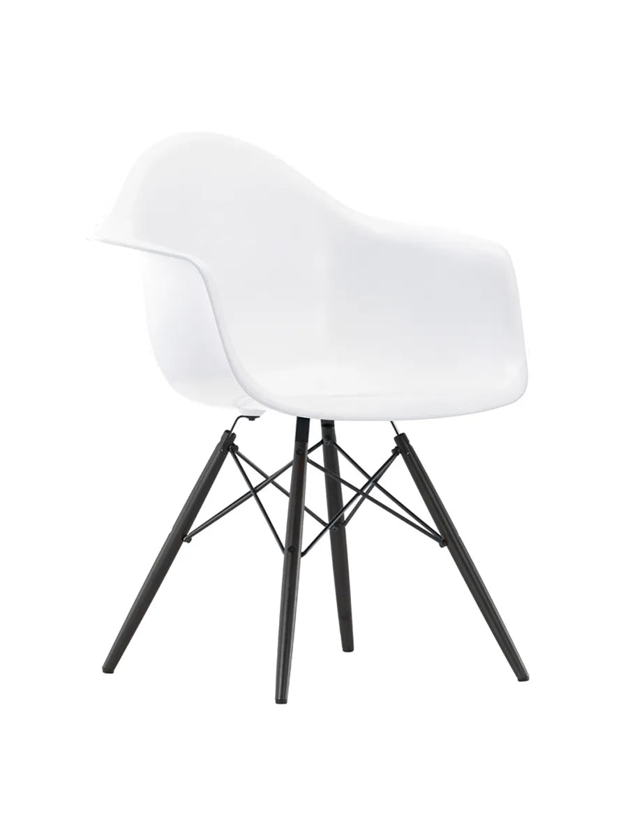 Eames Plastic Armchair DAW, sortlakeret ahorntræ fra Vitra - 1 - Jacobsen Plus