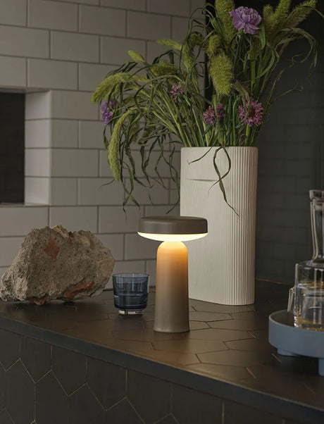 Ease Portable Lamp von Muuto - Taupe - Jacobsen Plus