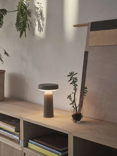 Ease Portable Lamp von Muuto - Taupe - Jacobsen Plus