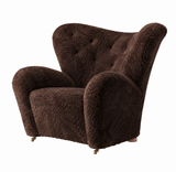 The Tired Man Lehnstuhl fra Audo Copenhagen - Natural Oak - Sheepskin Espresso - Jacobsen Plus