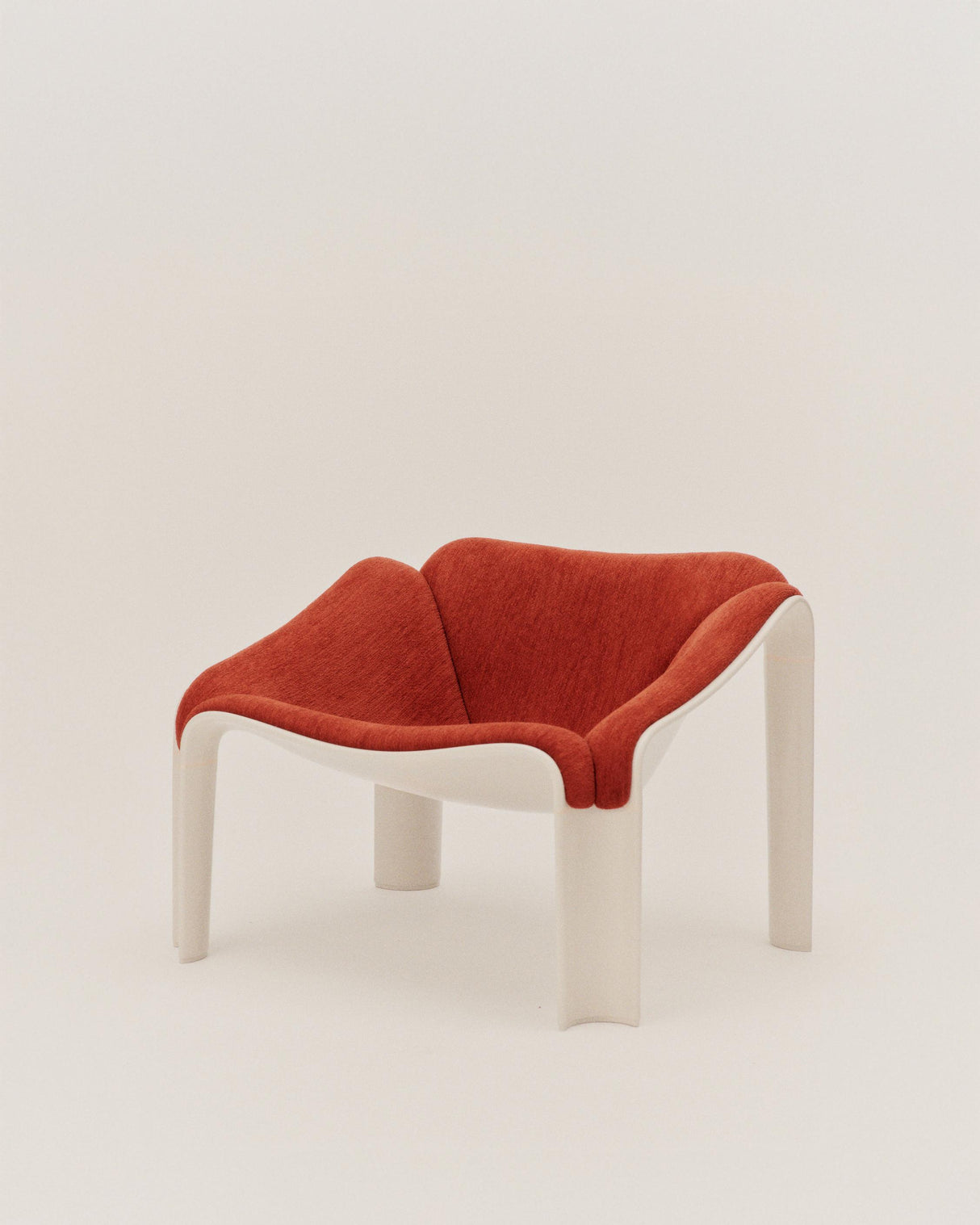 F300 Lounge Chair von GUBI - 10 - Jacobsen Plus