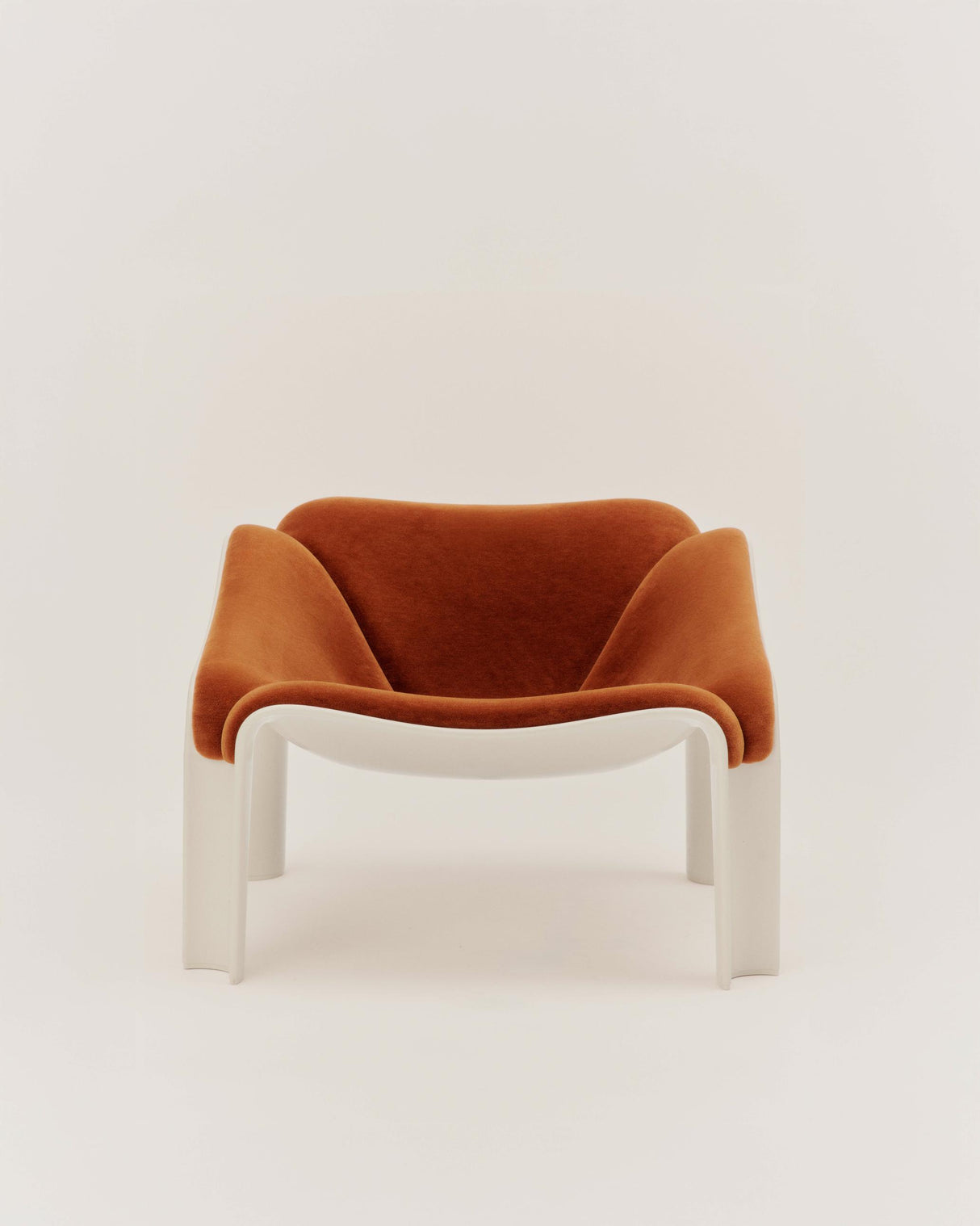 F300 Lounge Chair von GUBI - 9 - Jacobsen Plus