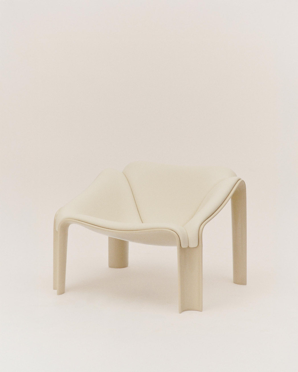 F300 Lounge Chair von GUBI - 11 - Jacobsen Plus