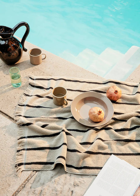 Alee Bath Towel, sand/schwarz von Ferm Living - 2 - Jacobsen Plus