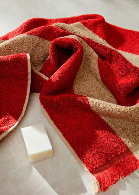 Alee Handtuch, light camel/red von Ferm Living - 2 - Jacobsen Plus