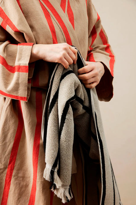 Alee Bath Towel, sand/schwarz von Ferm Living - 5 - Jacobsen Plus