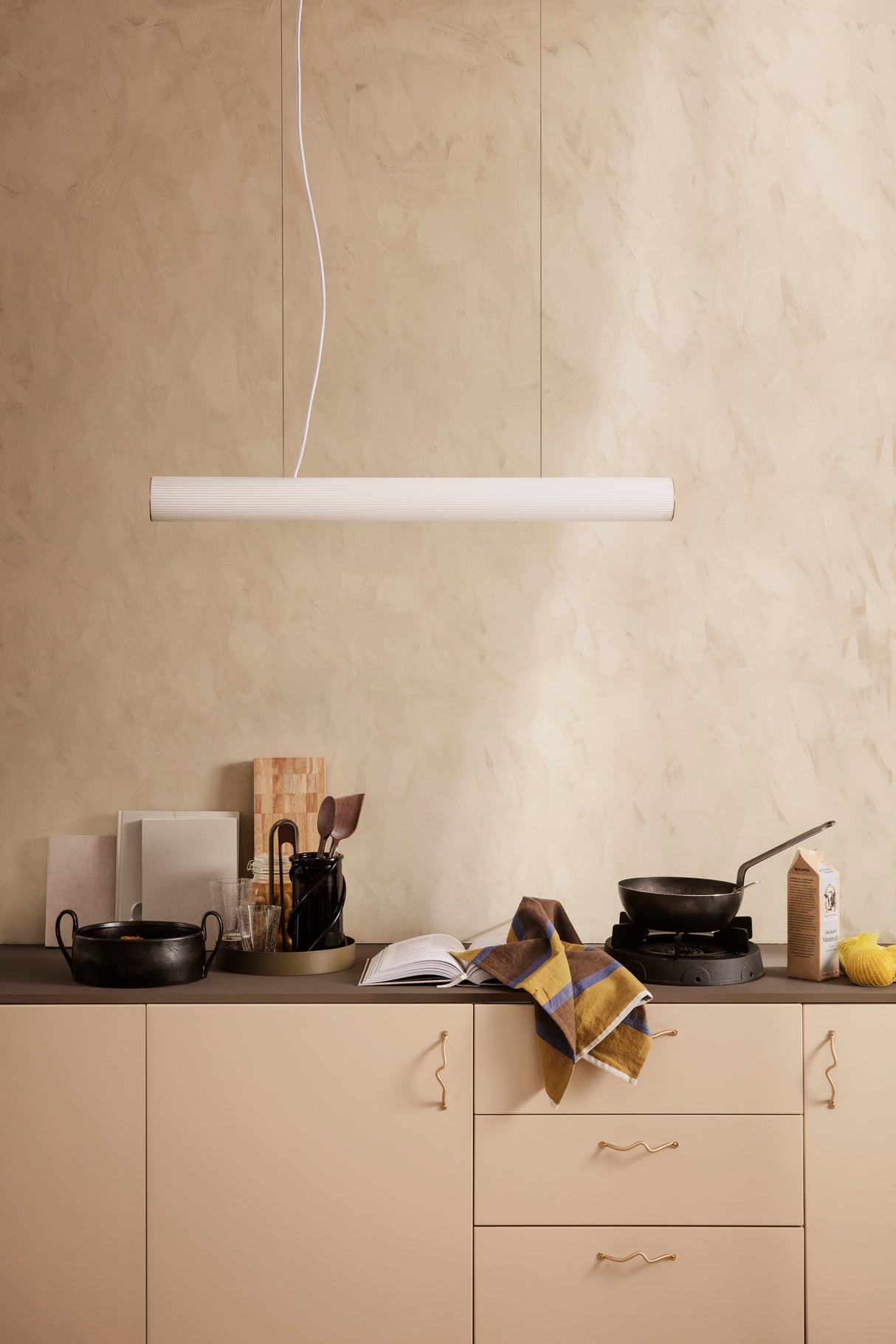 Vuelta pendel II 100, hvid/messing fra Ferm Living - 3 - Jacobsen Plus