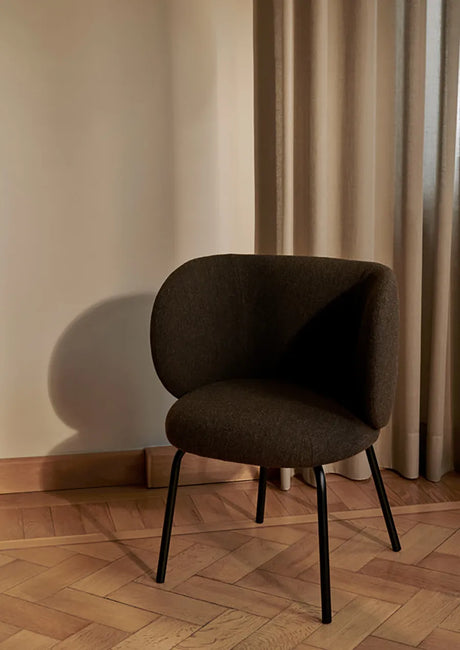 Rico Esszimmerstuhl von Ferm Living - Kaschmir - Off-White Bouclé - Jacobsen Plus