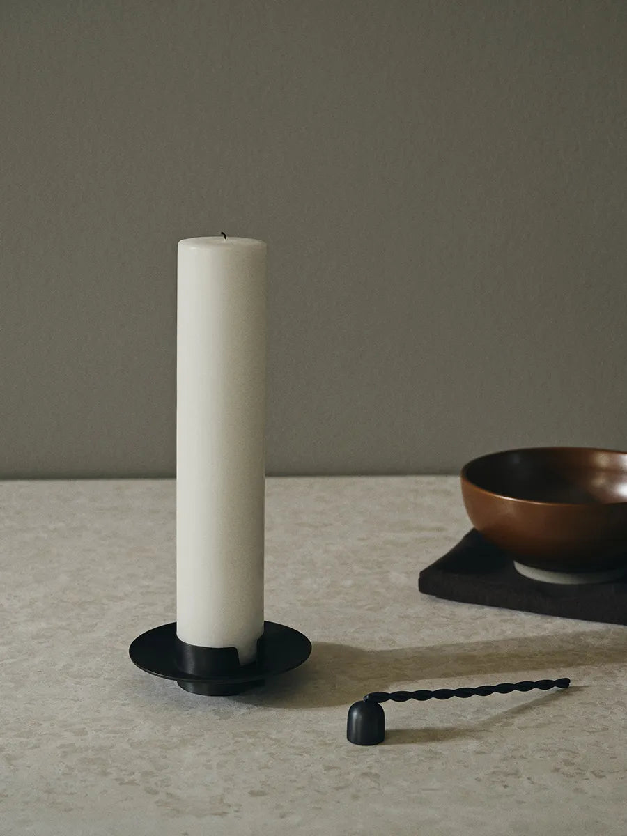 Block Kerzenhalter, schwarz Messing von Ferm Living - 2 - Jacobsen Plus