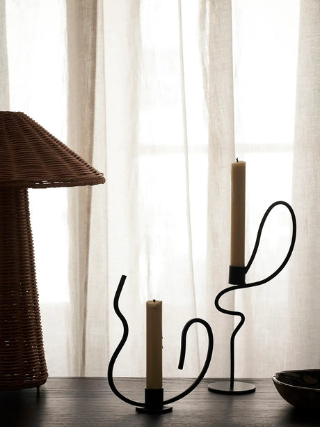 Valse Candleholder, low von Ferm Living - Schwarz - Jacobsen Plus