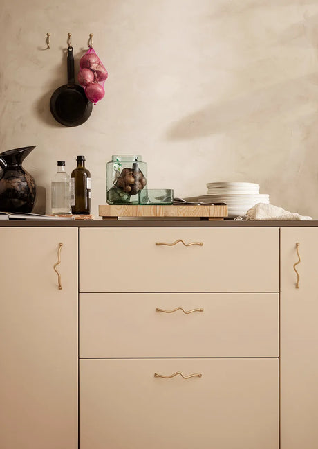 Curvature Griff von Ferm Living - Messing - Jacobsen Plus
