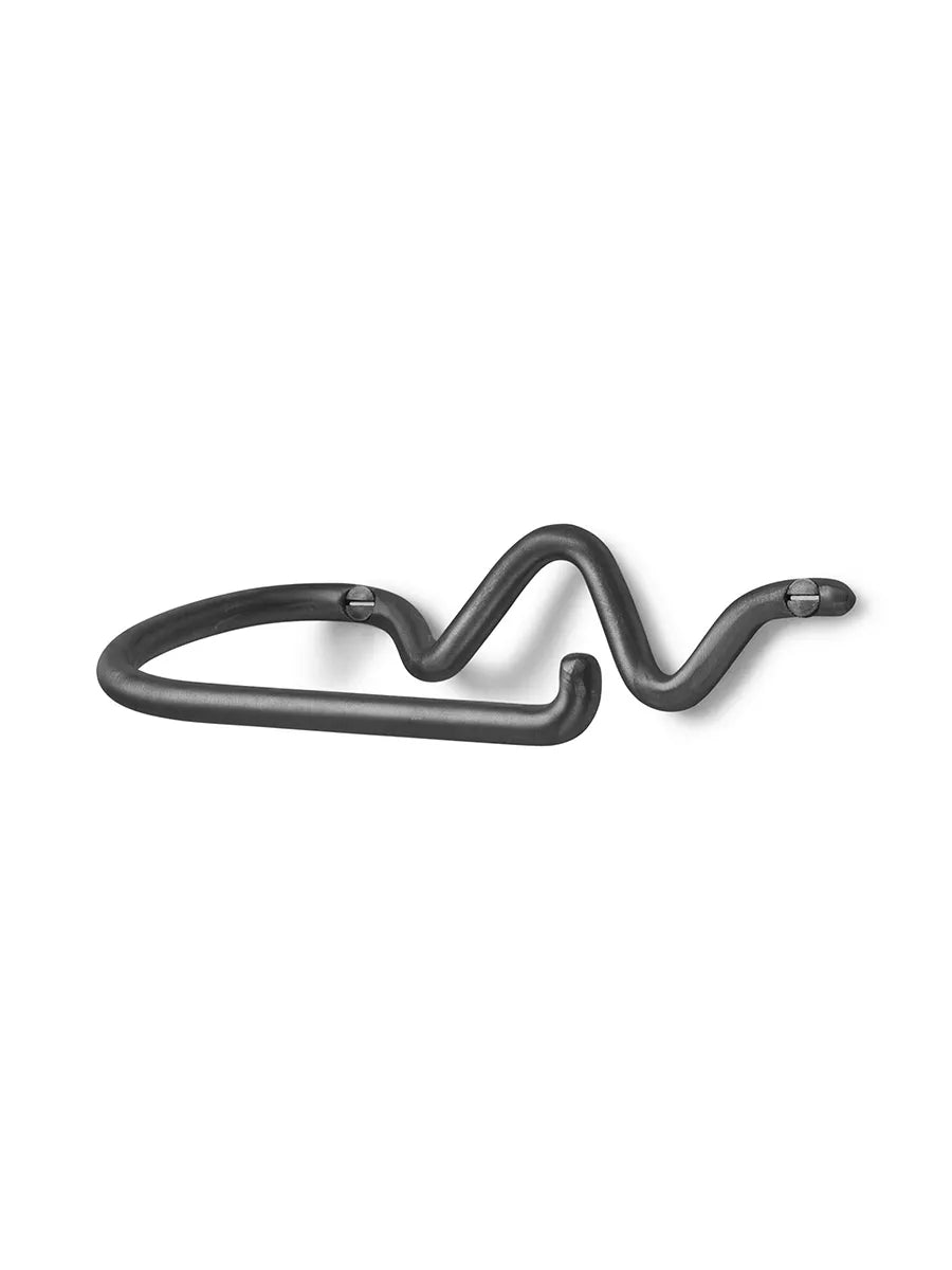 Curvature Toilet Paper Holder fra Ferm Living - Black brass - Jacobsen Plus