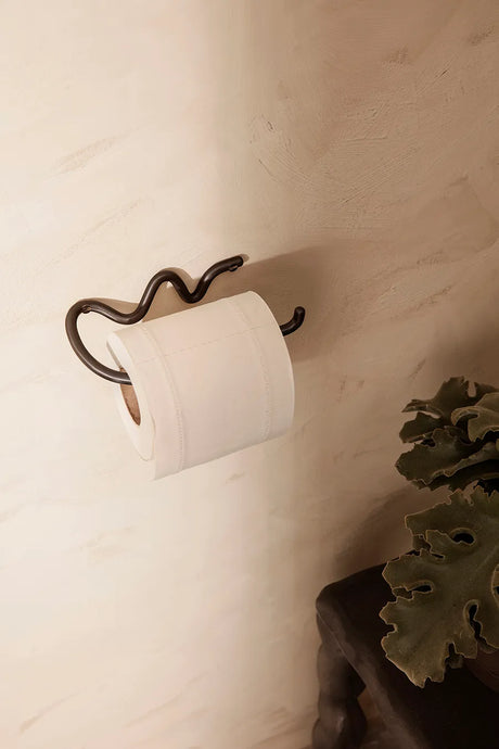 Curvature Toilettenpapierhalter von Ferm Living - Messing - Jacobsen Plus
