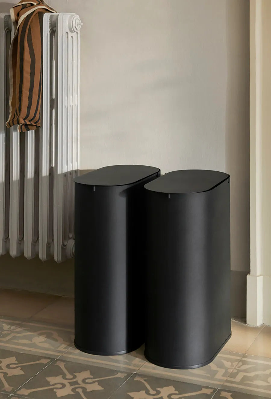Enkel Bin, medium fra Ferm Living - 16 - Jacobsen Plus
