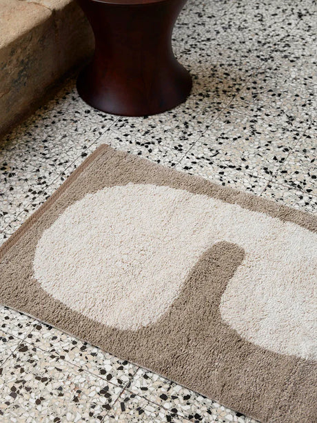Lay Washable Mat von Ferm Living - Dunkles Taupe – Off-White - Jacobsen Plus