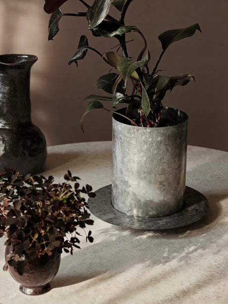 Auran Pot, galvanisiert von Ferm Living - Small - Jacobsen Plus