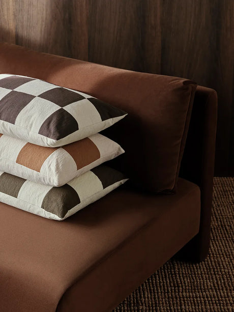 Fold Patchwork Kissen von Ferm Living - Kaffee - Jacobsen Plus
