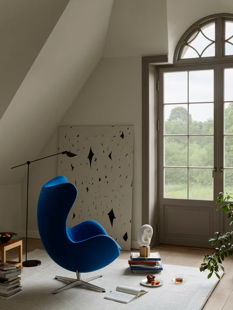 3316 Egg™ Lounge-Sessel, Gestell in gebürstetem Aluminium von Arne Jacobsen - Aura Leder - Black Brown - Jacobsen Plus
