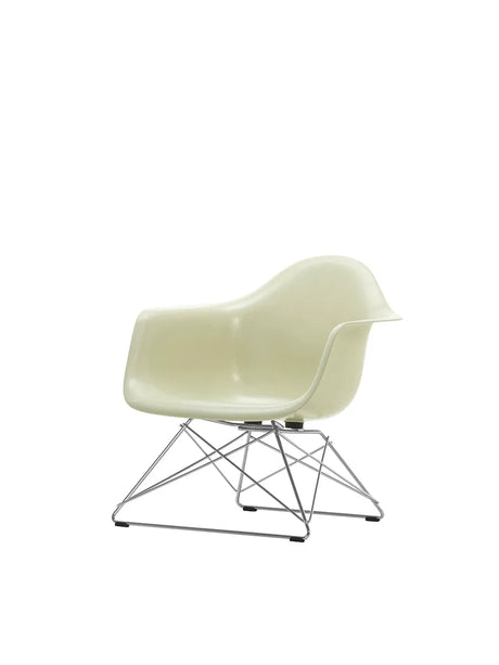 Eames Fiberglass Armchair LAR, verchromt von Vitra - Eames Parchment - Jacobsen Plus