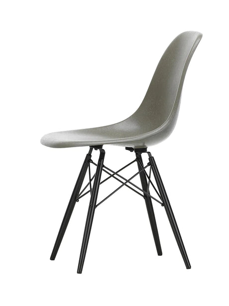 Eames Fiberglass Chair DSW, schwarz lackiert Ahorn fra Vitra - Eames Sea Foam Green - Jacobsen Plus