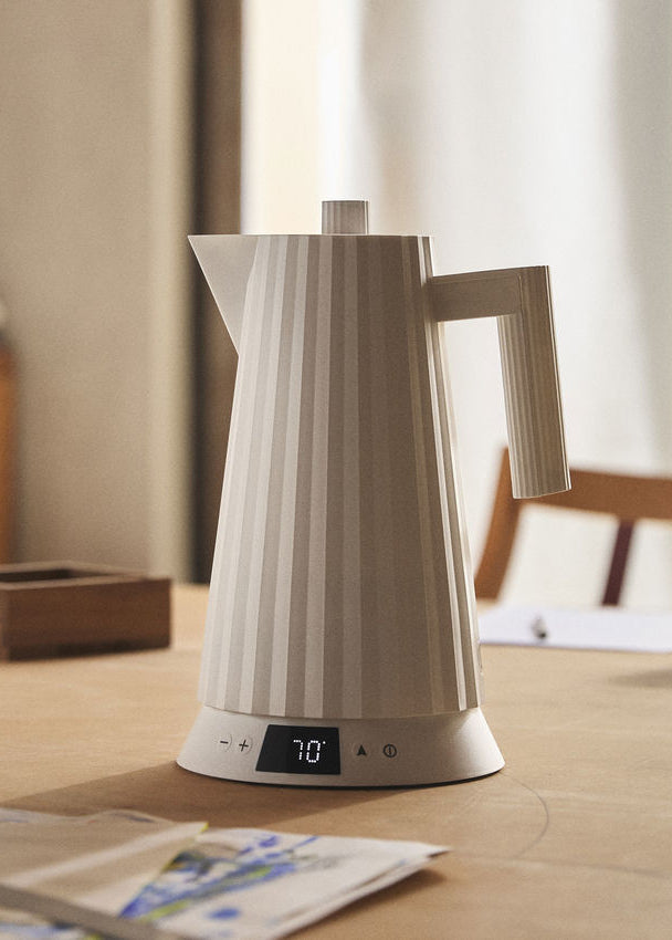 Plissé elektrisk vandkedel med temperaturkontrol 1,7 l fra Alessi - 1 - Jacobsen Plus