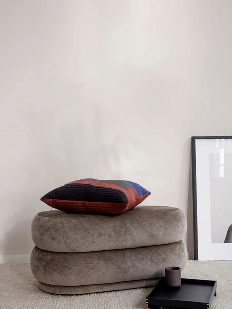 Pouf Oval, faded velvet fra Ferm Living - 2 - Jacobsen Plus