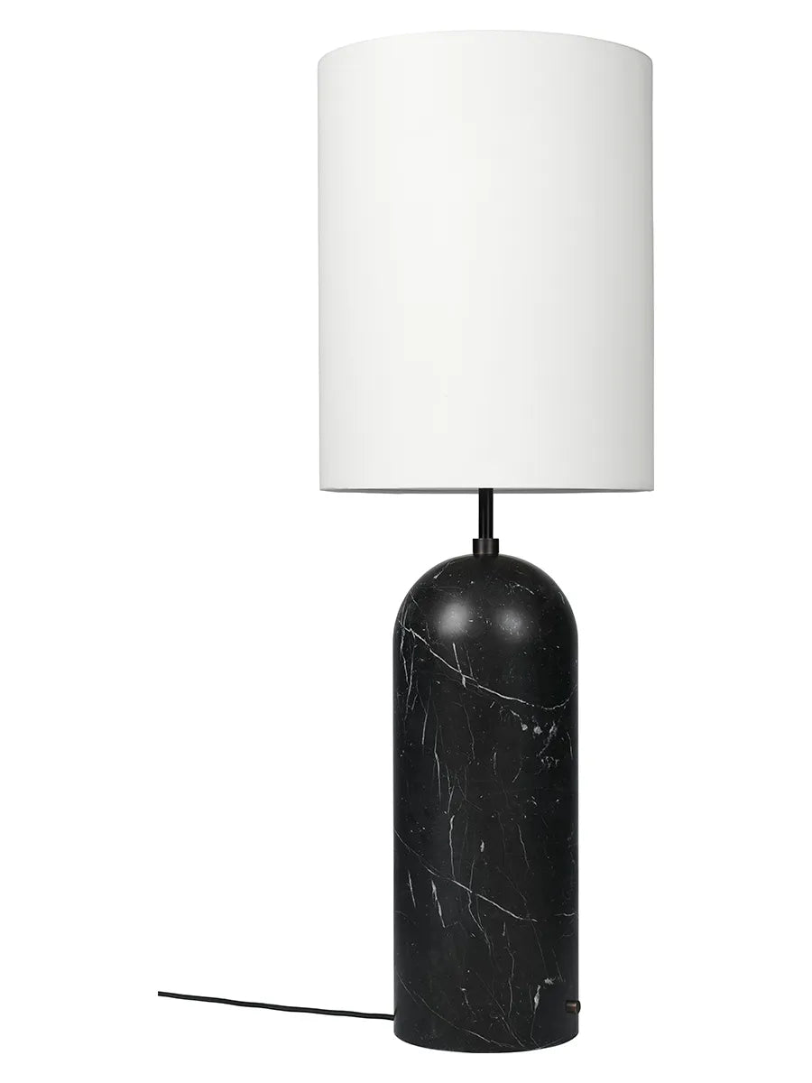 Gravity XL Floor Lamp, High von GUBI - Weißer Bildschirm / Schwarzer Marmor - Jacobsen Plus