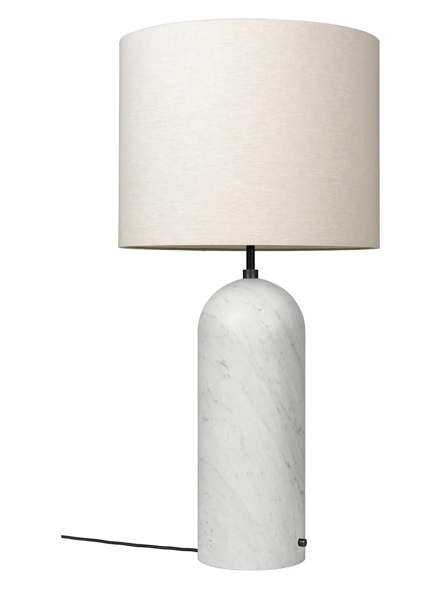 Gravity XL Floor Lamp, Low von GUBI - Canvas-Bildschirm / Weißer Marmor - Jacobsen Plus