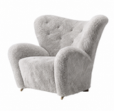 The Tired Man Lehnstuhl fra Audo Copenhagen - Dark Stained Oak - Sheepskin Green Tea - Jacobsen Plus